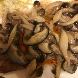 食べ応え十分！　豚ステーキのキノコあんかけ